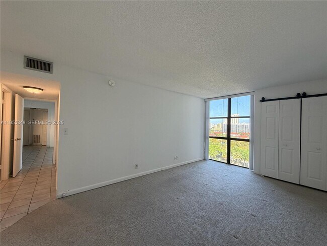 Building Photo - 18181 NE 31st Ct