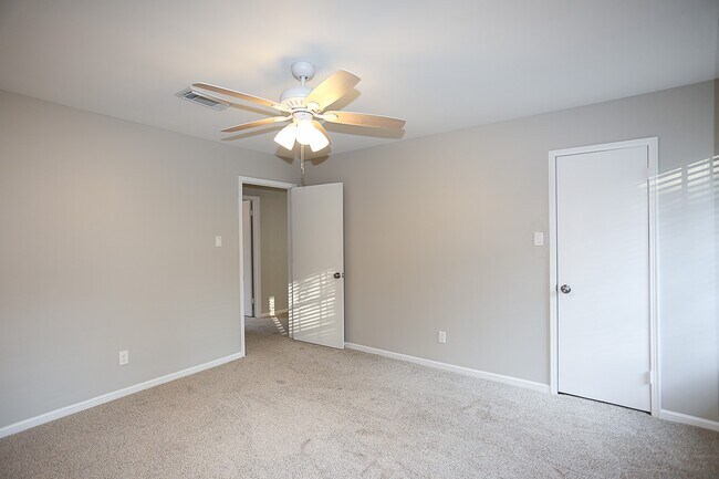 Building Photo - 18102 Mahogany Forest Dr