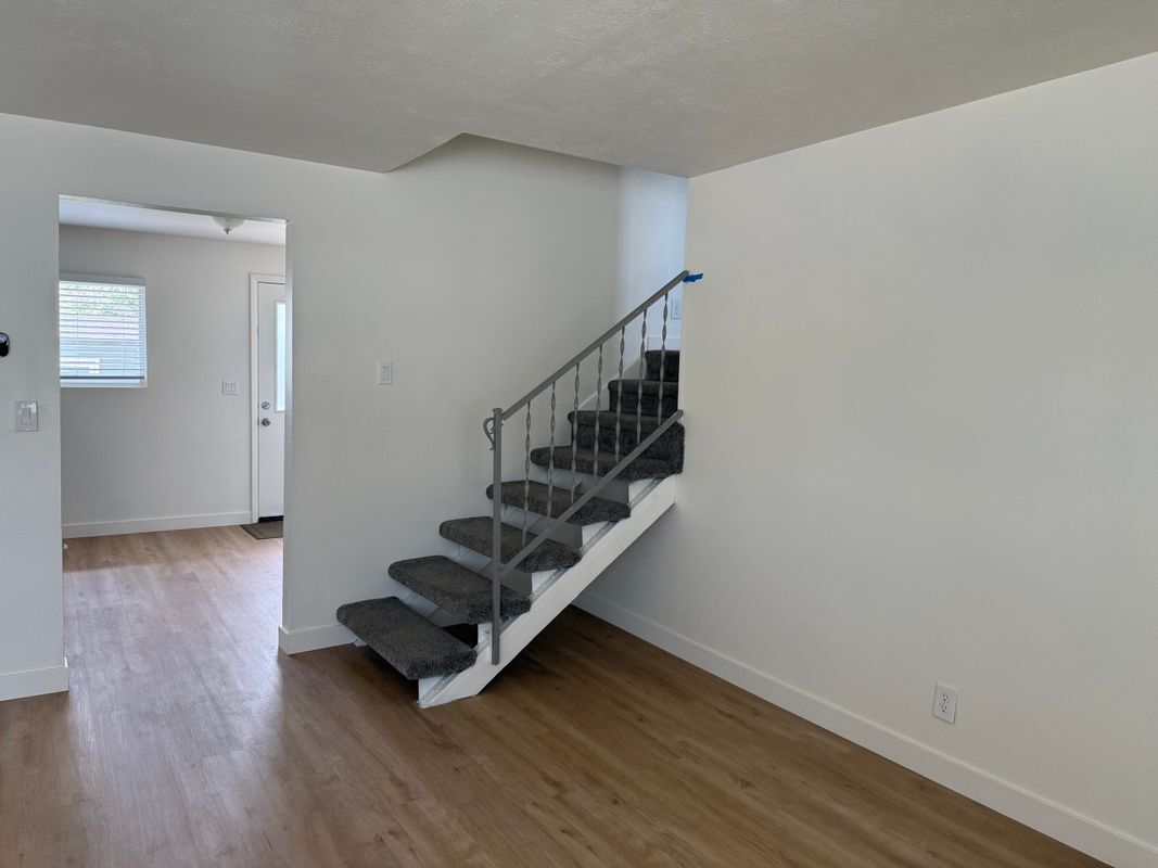 Building Photo - 81 W 300 N