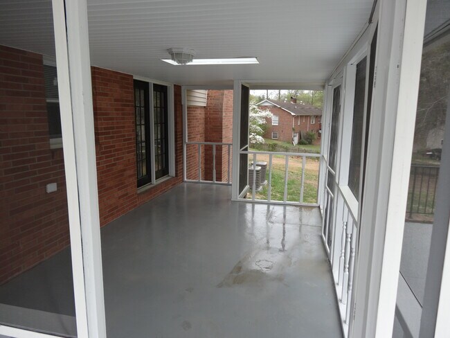 Building Photo - 5773 Gumtree Rd