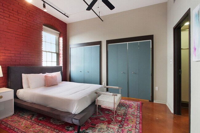 Building Photo - 1039 Constance St