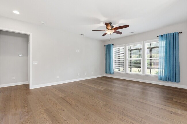 Building Photo - 686 Northlake Blvd