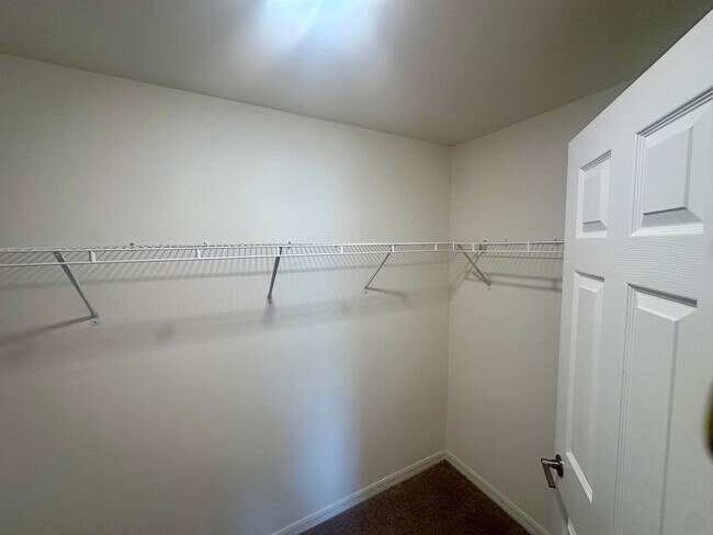 Building Photo - 4 Bedroom -2 Bathrooms NE Cape Coral- City Water (Del Prado & Pine Island)