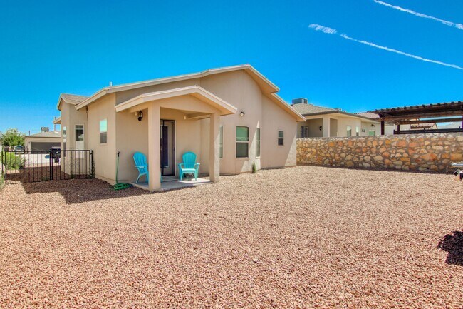 Building Photo - Beautiful Modern & Contemporary House 3 beds-2 baths in 79932