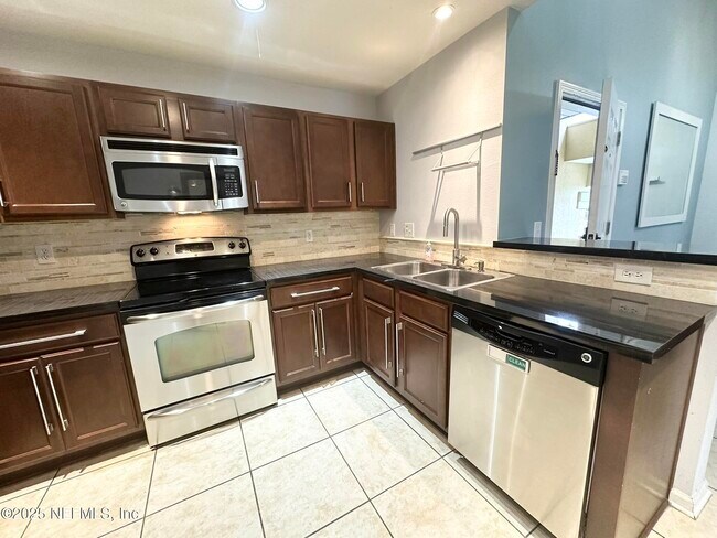 Building Photo - 6916 Ortega Woods Dr