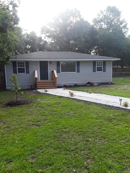 Building Photo - 1106 Fournier Ave