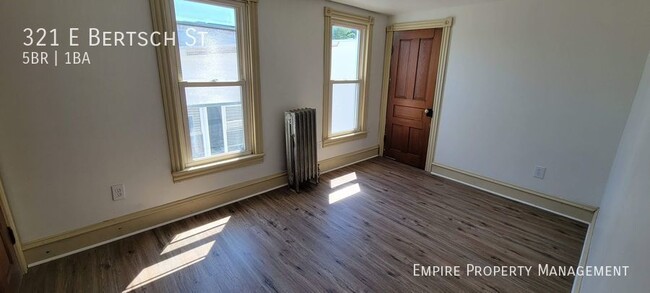 Building Photo - 5 Bedroom / 1.5 Bath Home in Lansford!