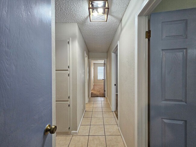 Building Photo - 2301 Zinnia Ct