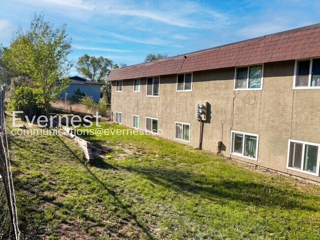 Building Photo - 1075 Magnolia St
