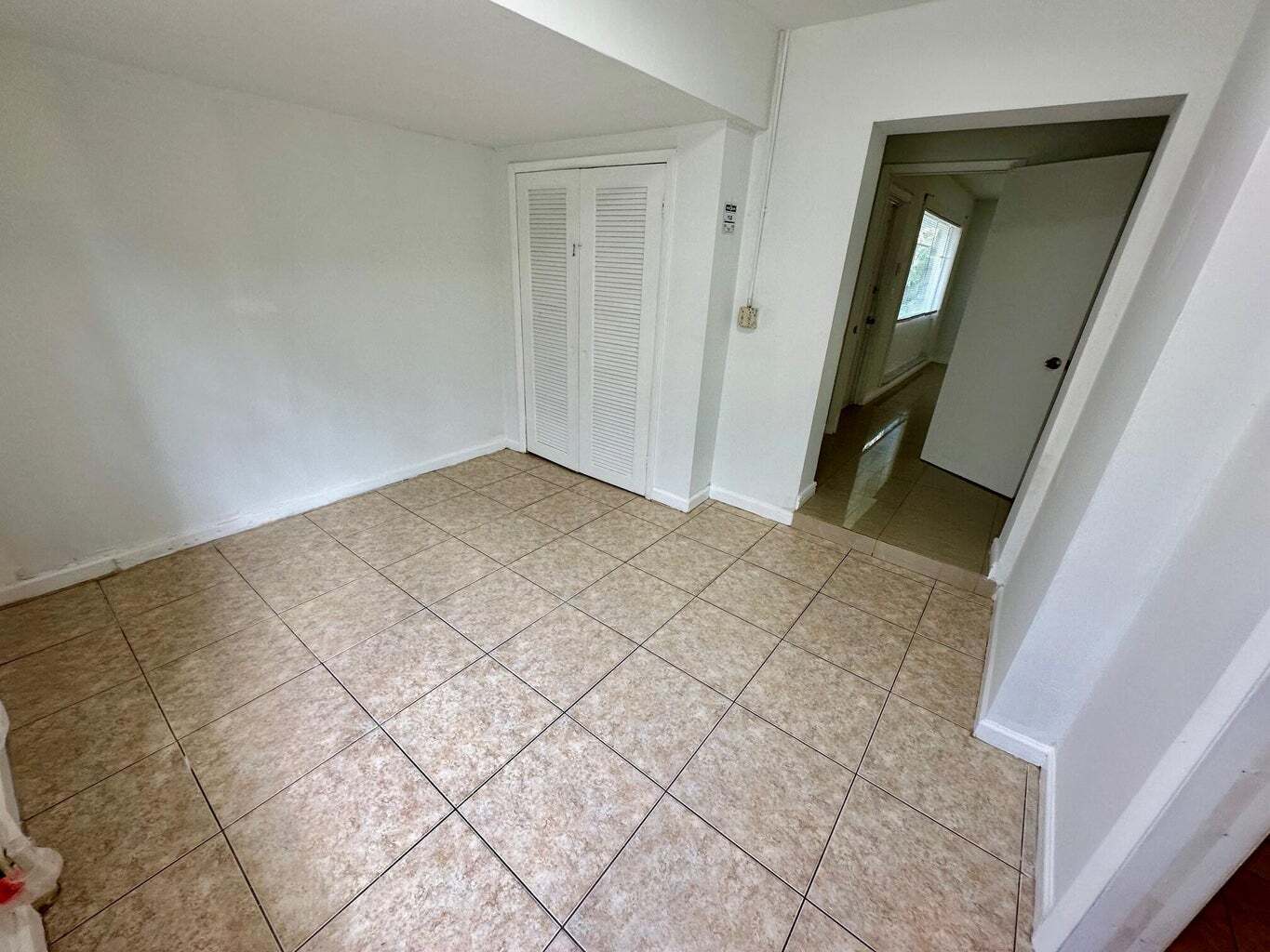 Building Photo - 308 SE 12th St