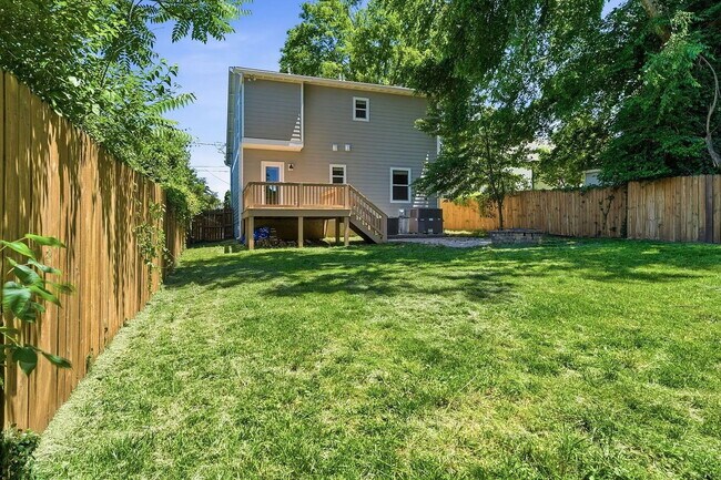 Building Photo - 1224 Bessie Ave