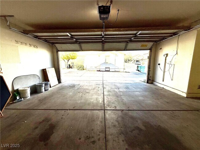 Building Photo - 3817 Bayamon St