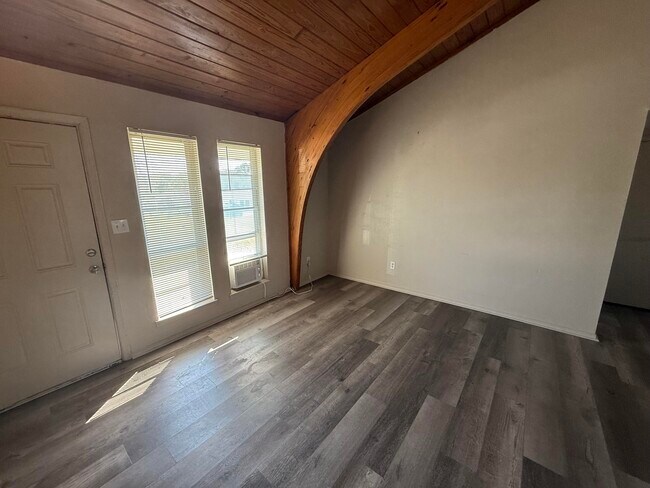 Building Photo - 7401 N Moberly Dr
