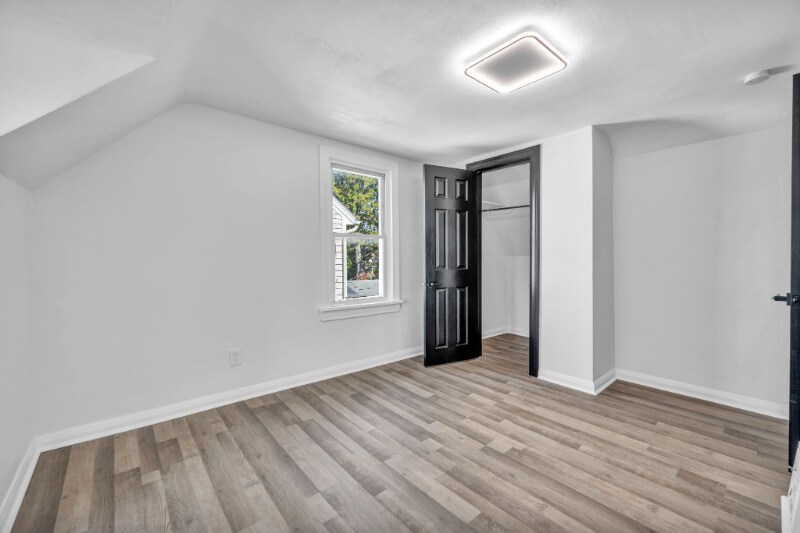 Building Photo - 1927 Hamilton Ave