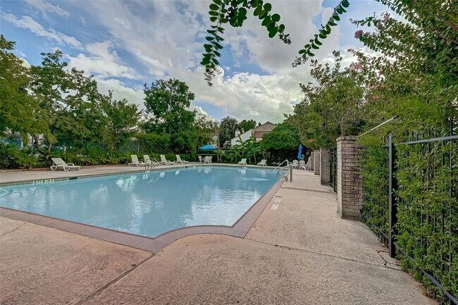 Building Photo - 10047 Westpark Dr