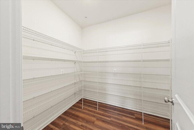 Building Photo - 5559 Trafalgar Cir