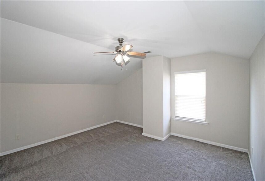 Building Photo - 315 Lakeside Ln