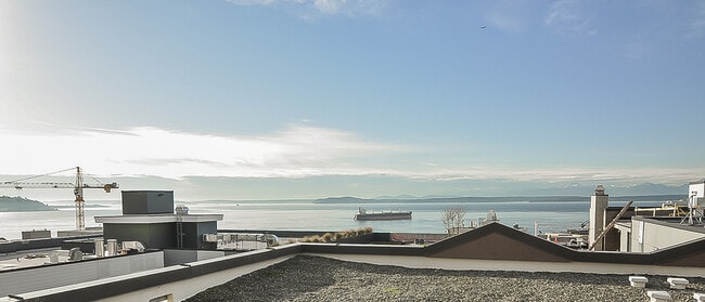 Building Photo - Top floor corner one-bedroom in the heart of it all, don't miss out, tour today!