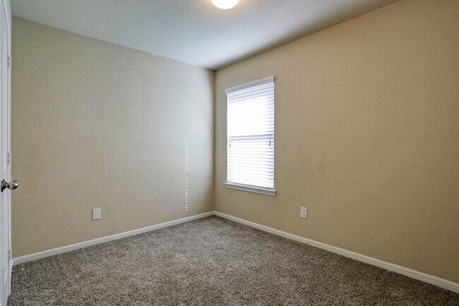 Building Photo - 3015 McDonough Way