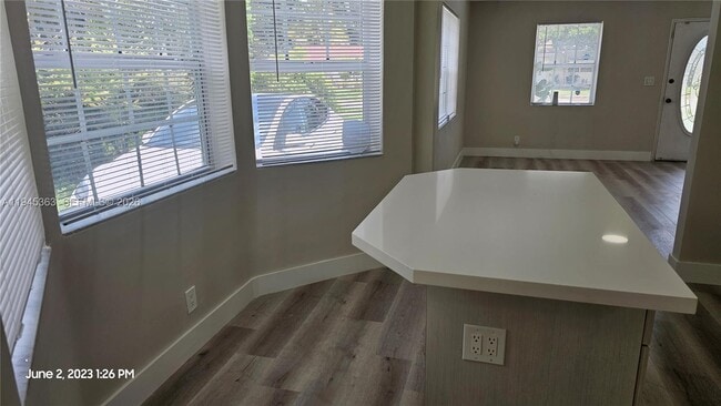 Building Photo - 626 S 28th Ave