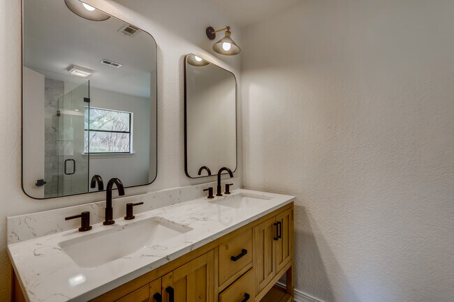 Building Photo - 107 Long Wood Ave