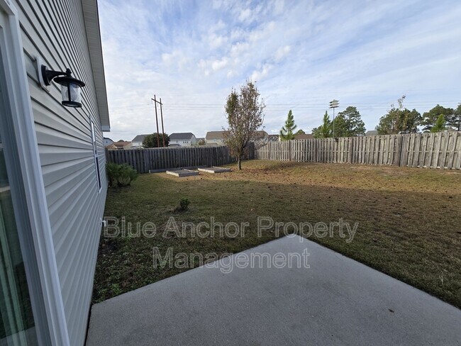 Building Photo - 333 Rose Bud Ln