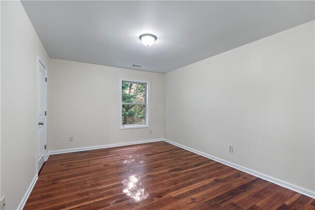 Building Photo - 204 Britt Dr
