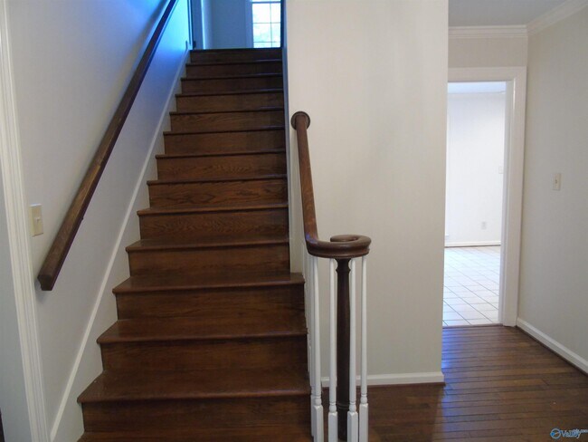Building Photo - 3317 Lookout Dr SE