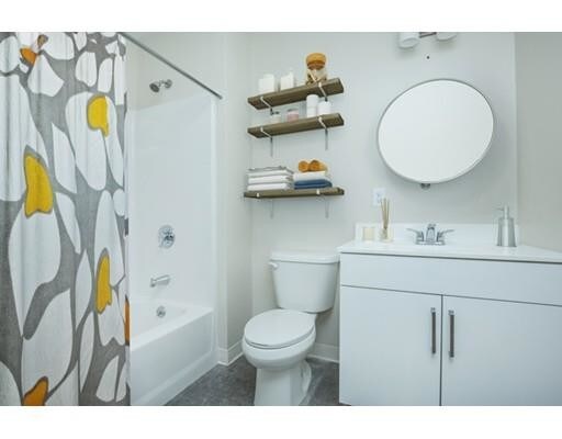 Building Photo - 98 Essex St