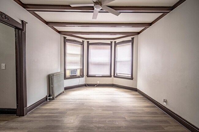 Building Photo - 6362 S Greenwood Ave