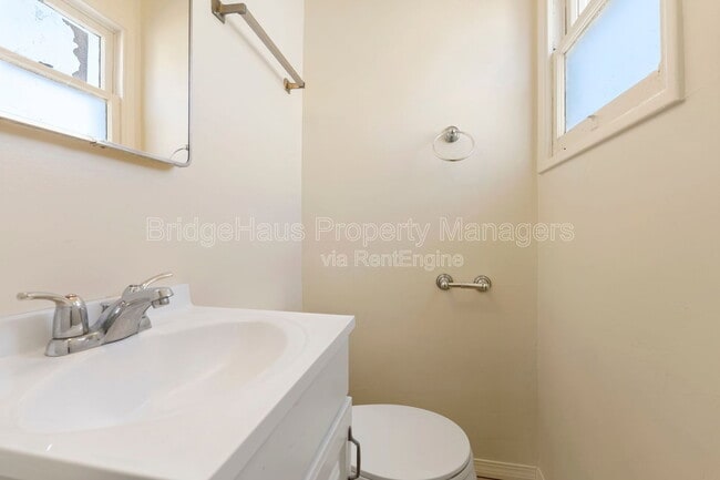 Building Photo - 5625 Gables St