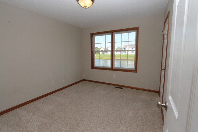 Building Photo - Beautiful 2 Bedroom Condo in the Gardens!