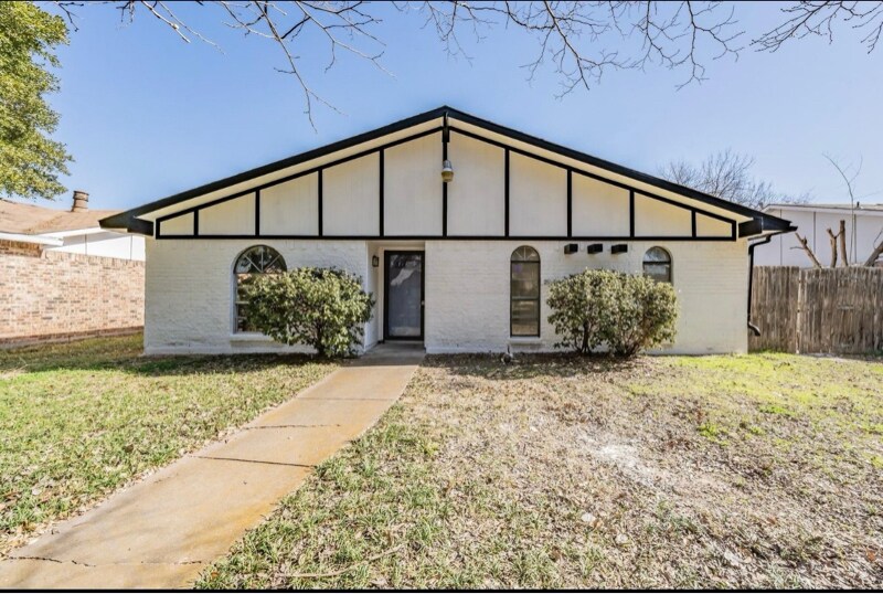 Building Photo - 3506 S Elm Dr