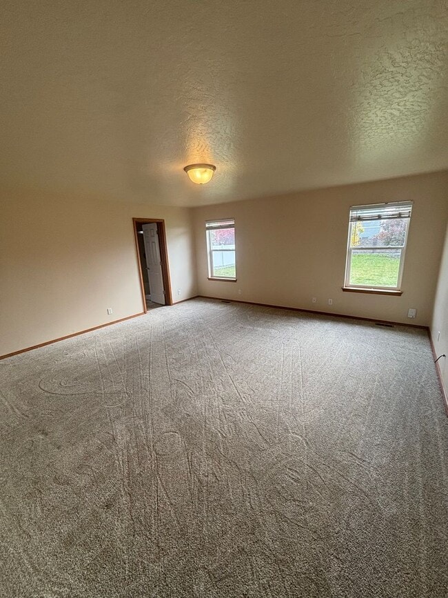 Building Photo - BEAUTIFUL HOME IN THE LANDINGS (APP#59)