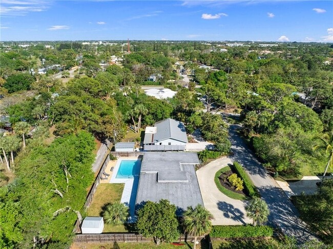 Building Photo - 530 S Manor Dr