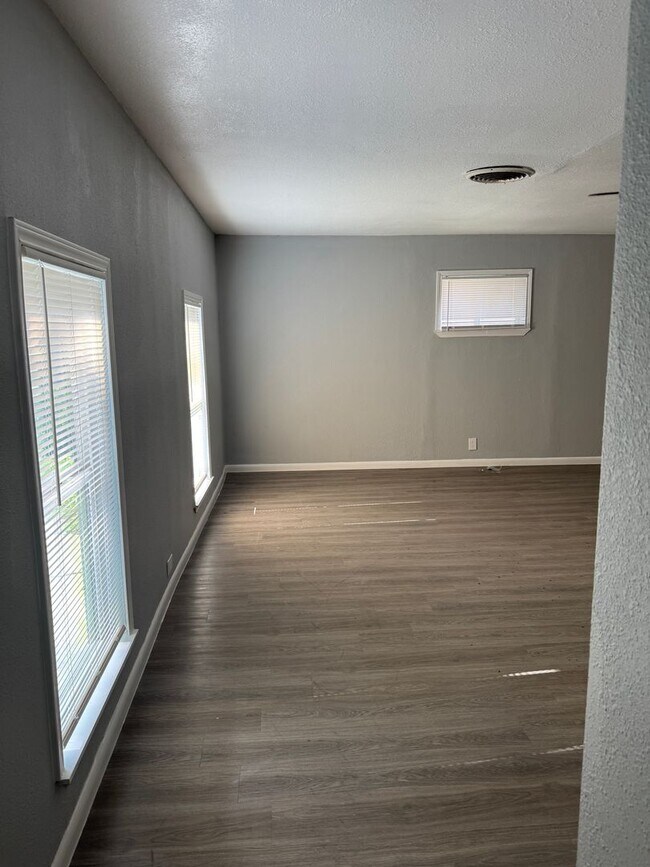 Building Photo - House for rent in Richland hills