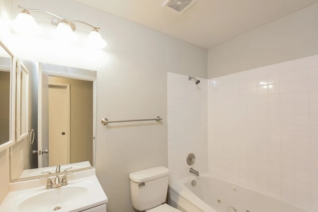 Building Photo - 15807 E Oxford Ave