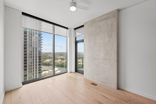 Building Photo - 610 Davis St