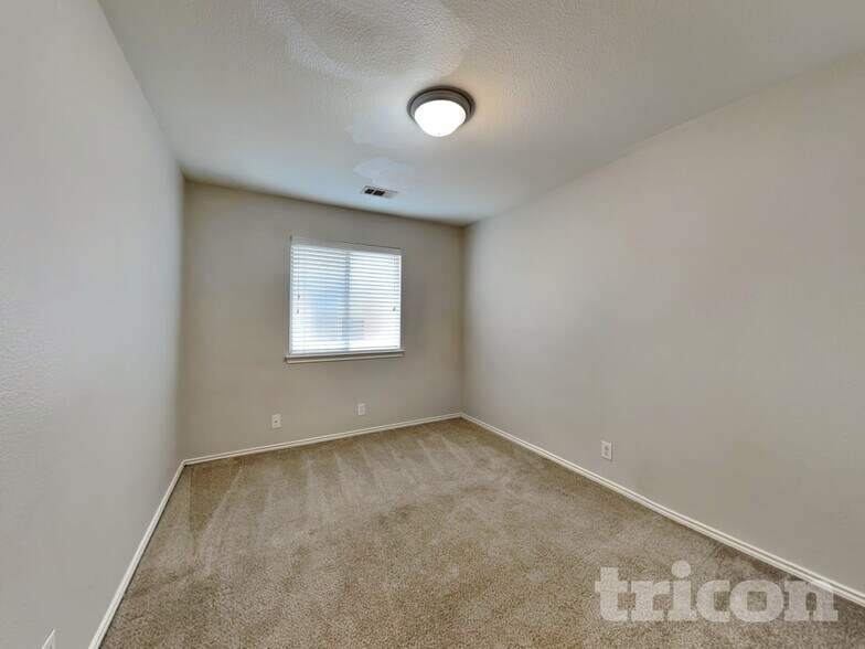 Building Photo - 8507 Crinum Lily Dr