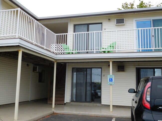 Building Photo - Baileys Resort Hampton NH Studio Apartment for Rent!