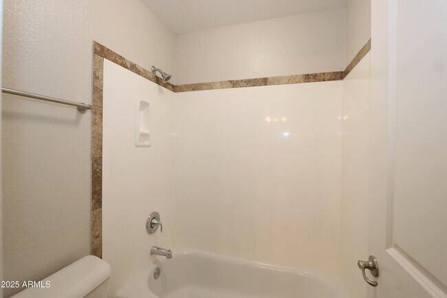 Building Photo - 2025 E Campbell Ave