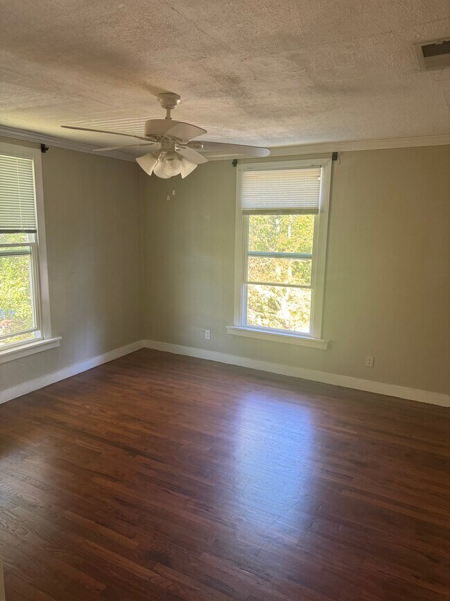 Building Photo - 4605 Reiger Ave
