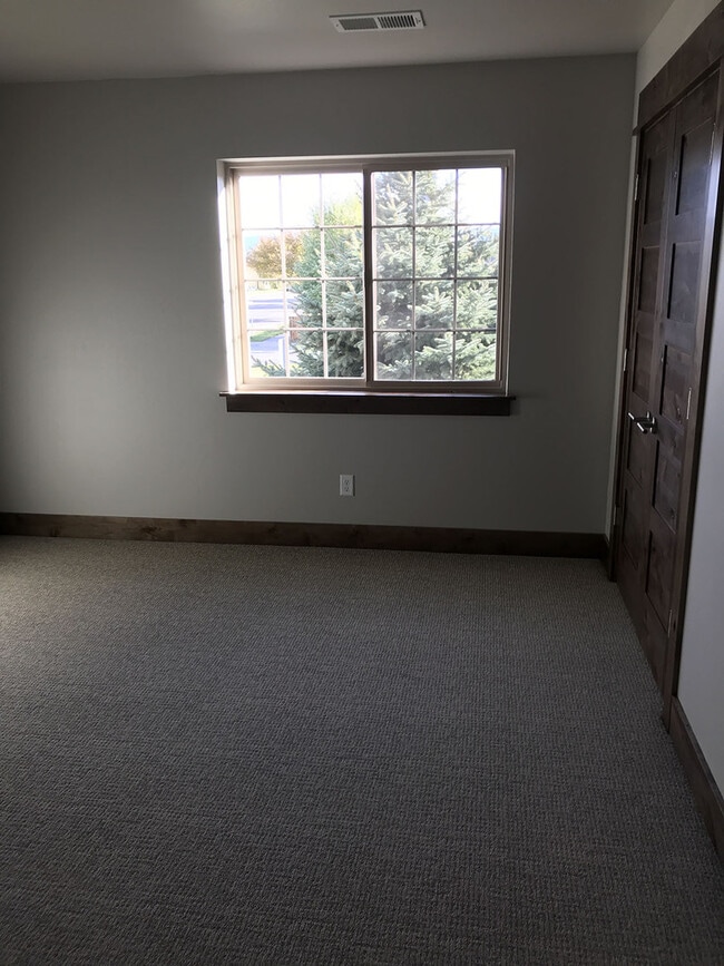 Building Photo - Luxury Condo, Center of Bozeman