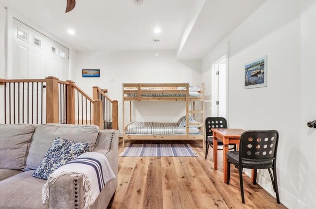 Building Photo - 543 Oakwood Trail