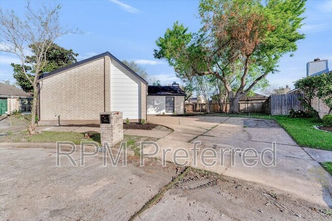 Building Photo - 8526 Deer Meadow Dr