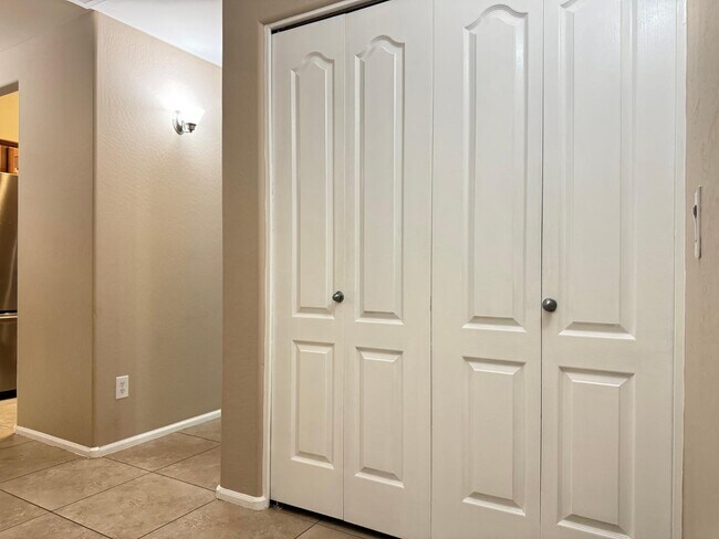 Building Photo - 4533 S 236th Dr