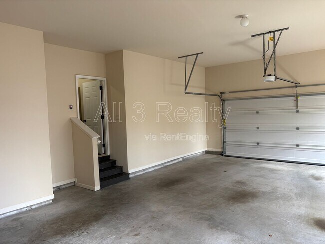 Building Photo - 3738 Valley Spring Dr