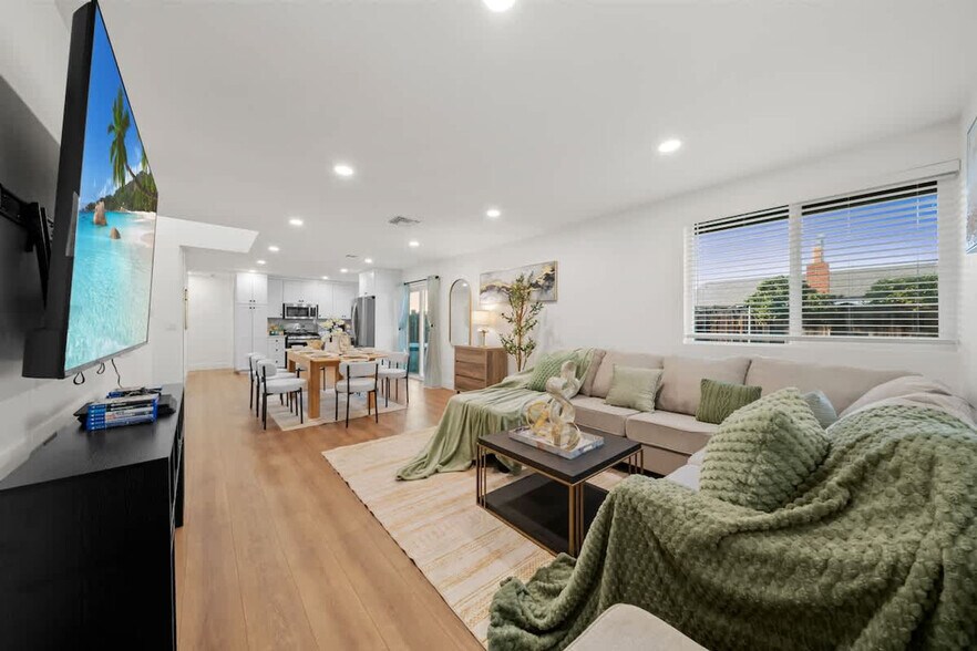 Building Photo - 1676 Raynell Way