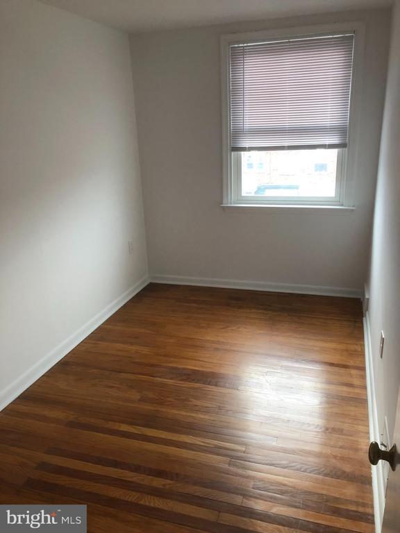 Building Photo - 1230 Sycamore Ave