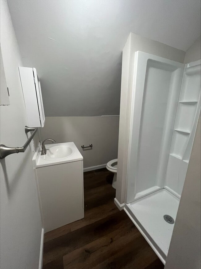 Building Photo - 4 Bedroom 2 Bathroom Home for Rent in East...